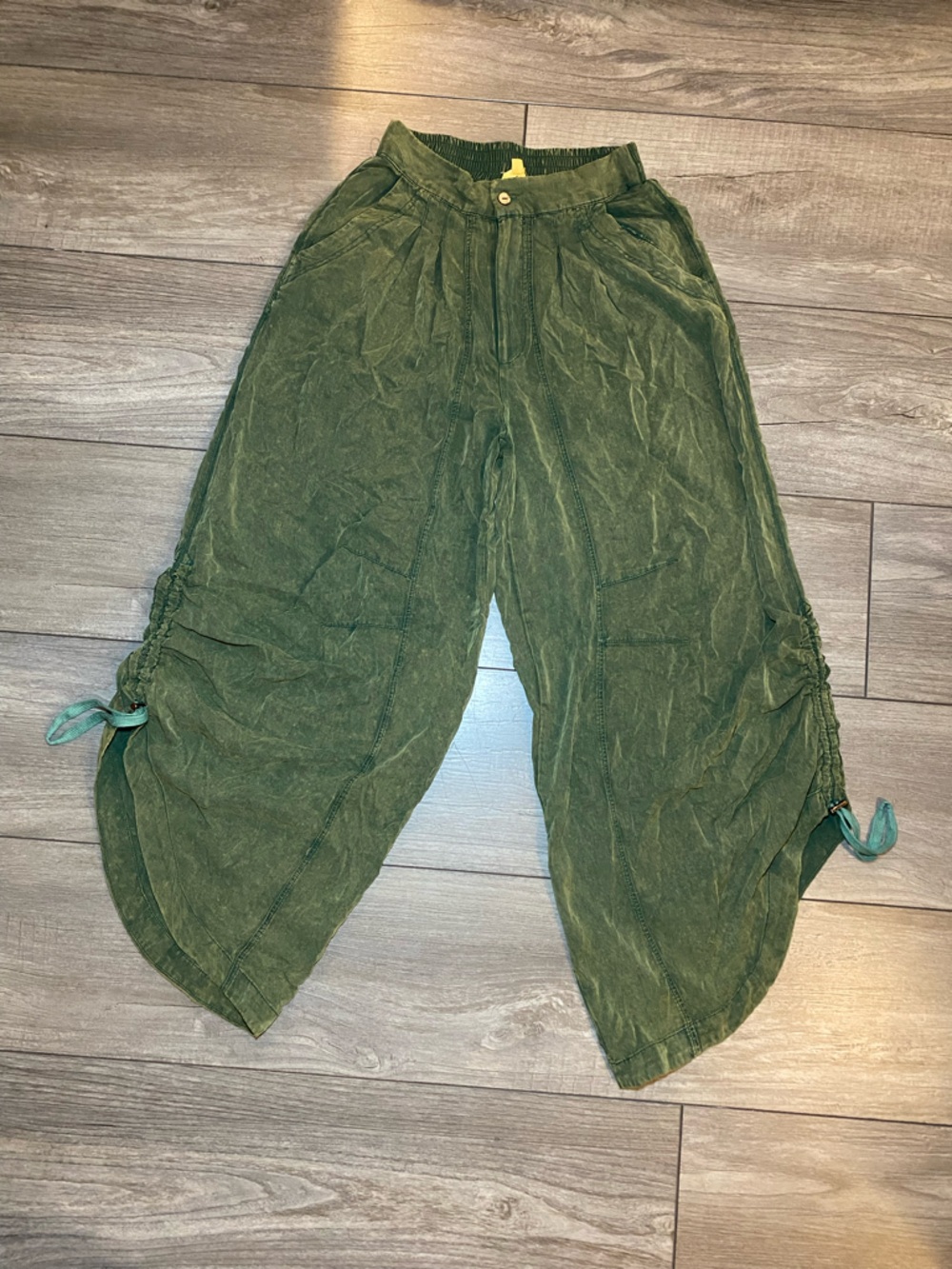 EUC Blue Velvet Ruched Wide Leg Stonewaahed Green Cargo-Style Drawstring Pants